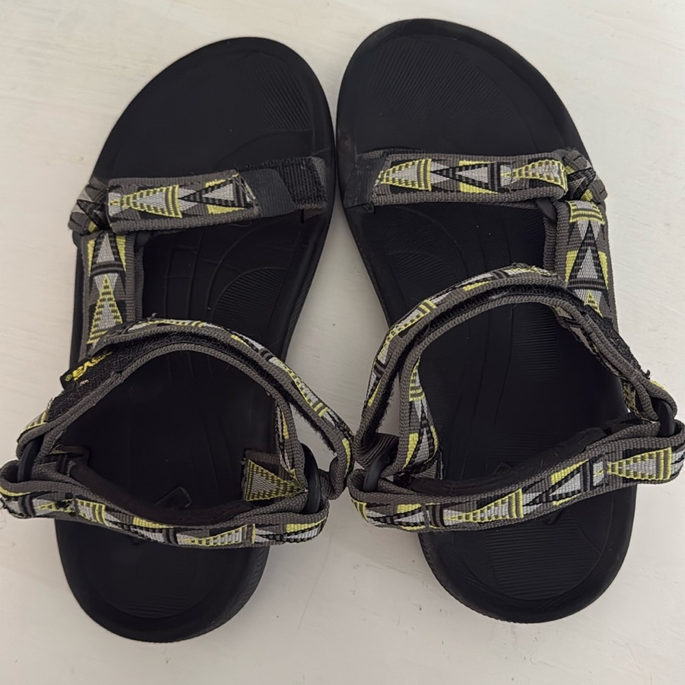Teva kids sandals Sz 4